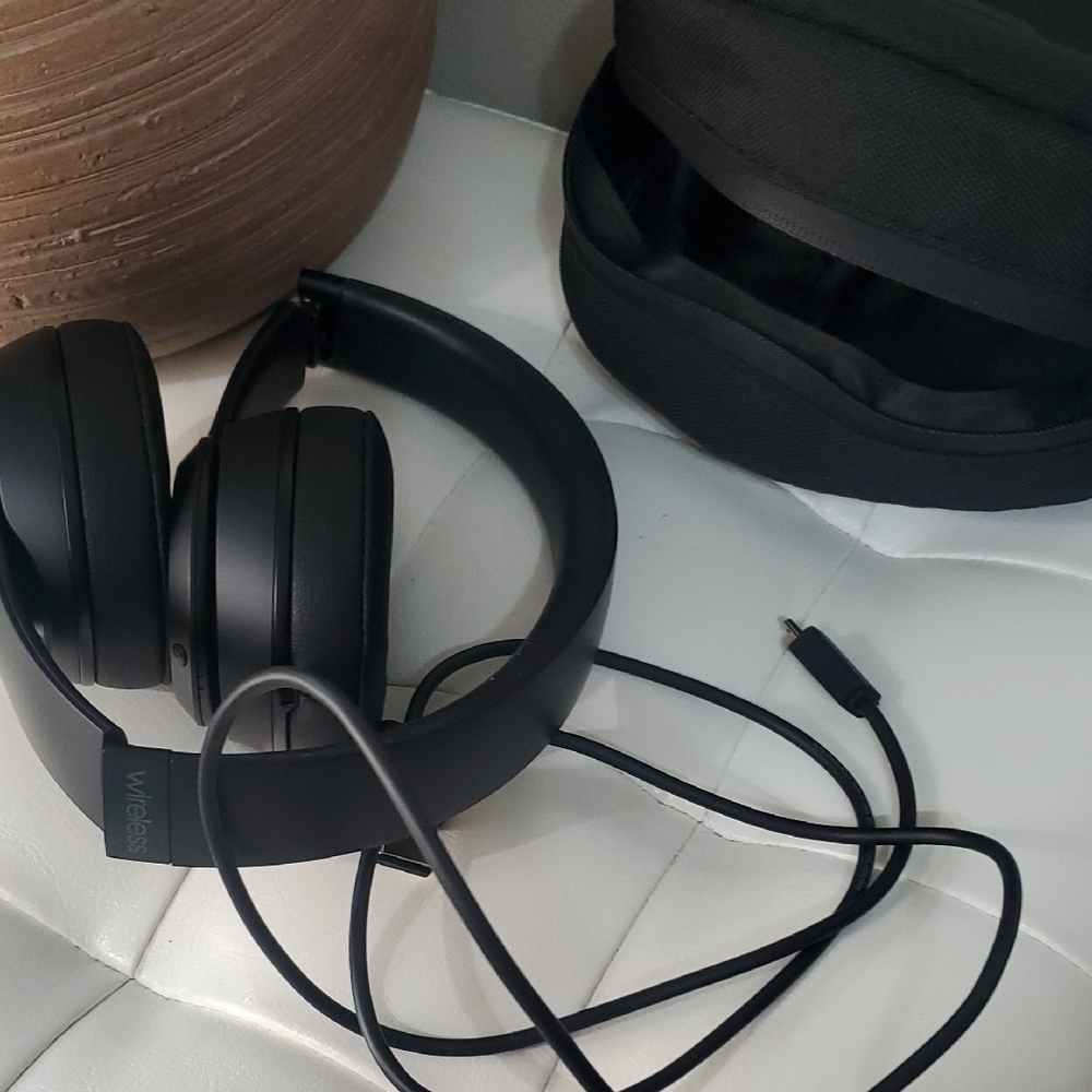 NWOT Bose On-Ear Headphones - Black never used. - Picture 5 of 9
